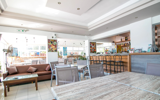 Stamos Plus Hotel