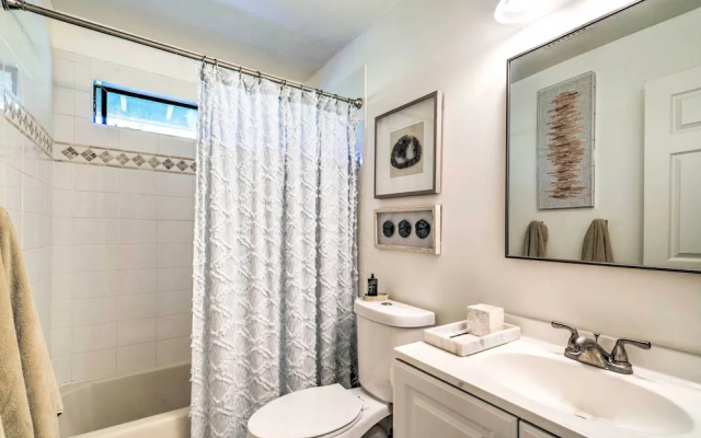 Cozy Cali Condo, Walk to Summerland Beach!