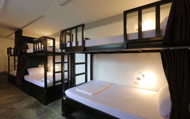 Balcony Party Hostel Beachfront - Adults Only