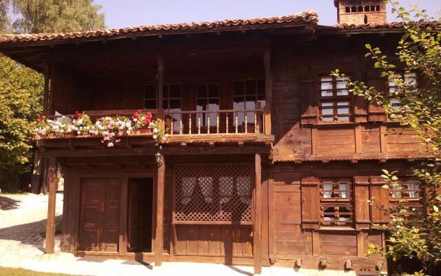 Отель Trayanova Guest House вид на фасад