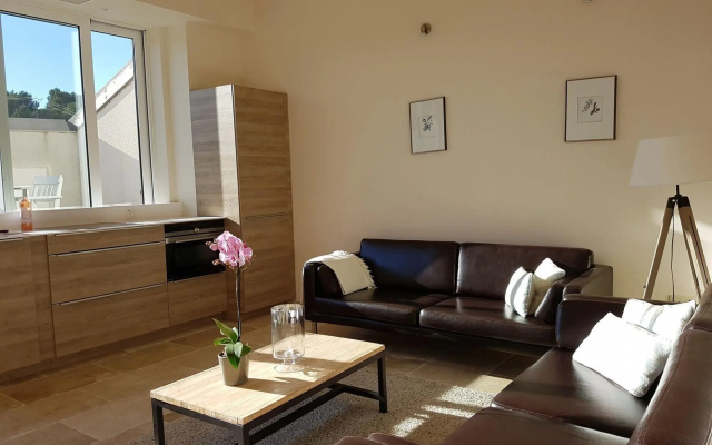 Alluring Apartment in Villesèque with Jacuzzi