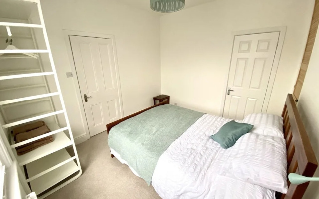 Spacious Two Bed Apartment in Poole