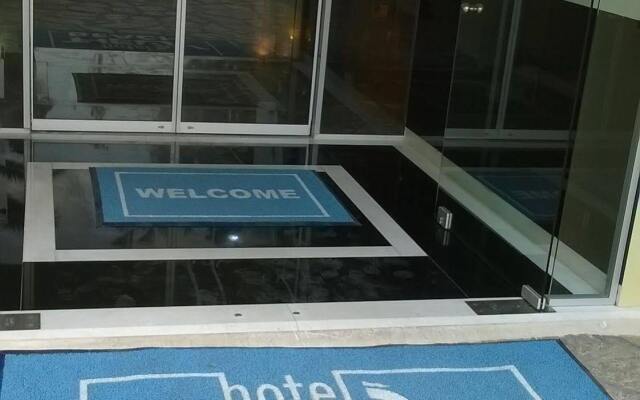 Themis Beach Hotel вид на фасад