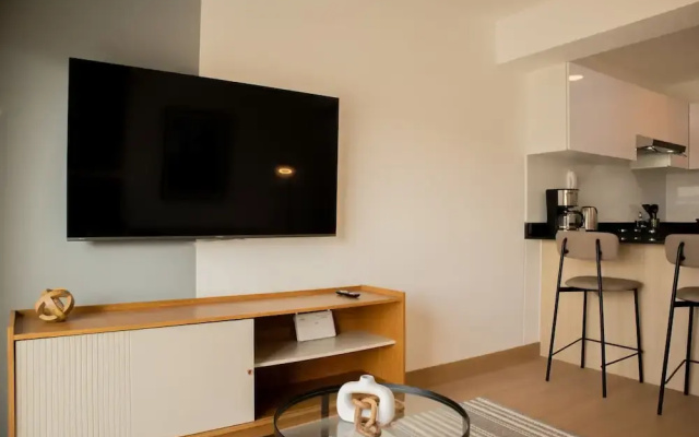 w Enchanting 1BR w Balcony in Barranco
