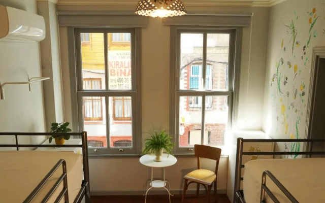 Tilas - Rooms In 19Th Century Wooden Townhouse,Kadikoy