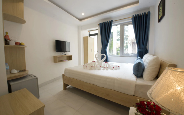Hanoi Holiday Center Hotel