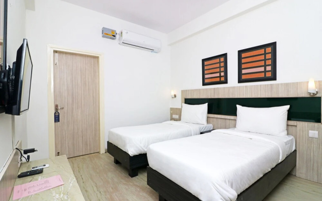 OYO 24039 SilverKey PadmaSri Gachibowli