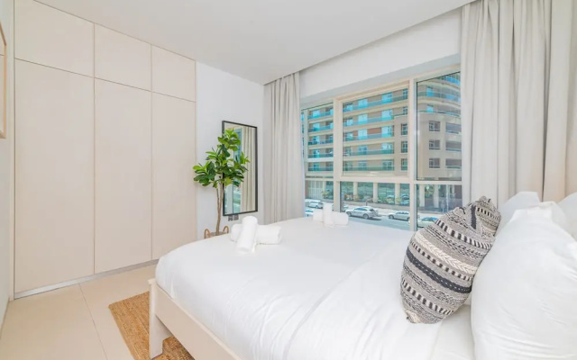 Amazing Stay in Marina With Balcony & View