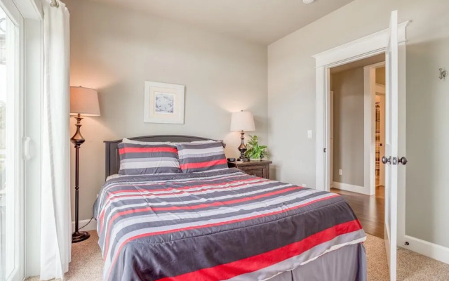 Stunning Ocean Views and Spacious Living - Gorgeous Coastal Retreat