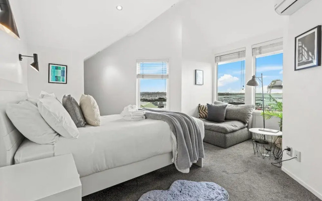 Charming 2BR Home Near City & Bay by Zodiak Stays