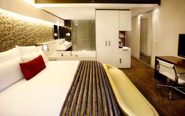 African Pride 15 On Orange Hotel