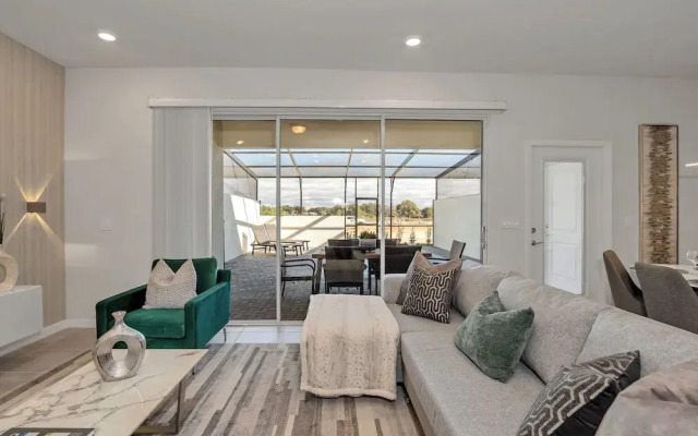 7420 Oakmoss Loop