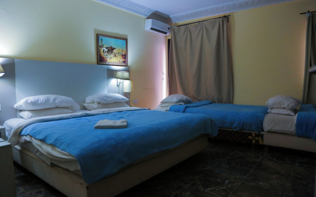 Hotel Tazi-Traditional Riad