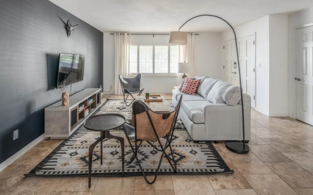 Sleek 2BR Townhome Old Town by WanderJaunt