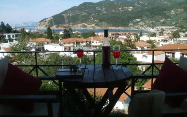 Albatros Studios & Apartments