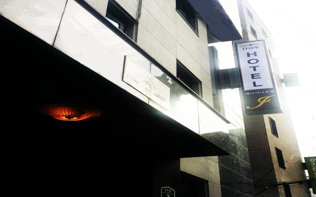 J mini Hotel Jongno Insadong вид на фасад