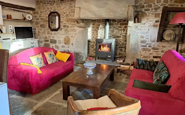 Granite Stone House - Guimaec