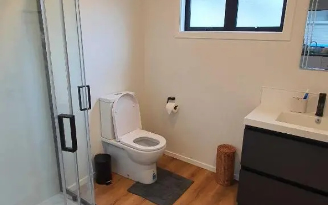 Modern 1 Bedroom Guest House