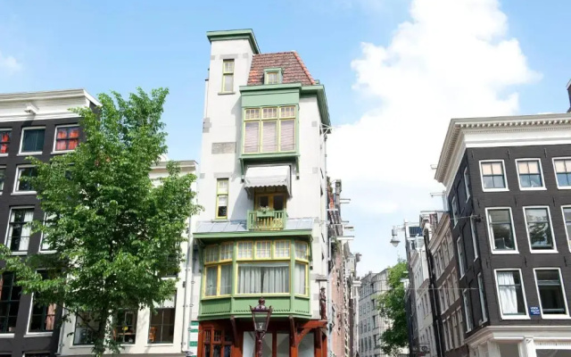 Hotel IX