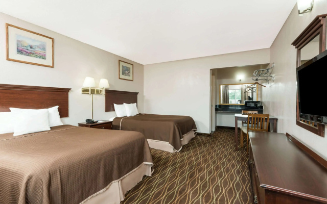 Howard Johnson by Wyndham Springfield