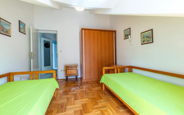 Awesome Apartment in Podstrana With Wifi and 2 Bedrooms