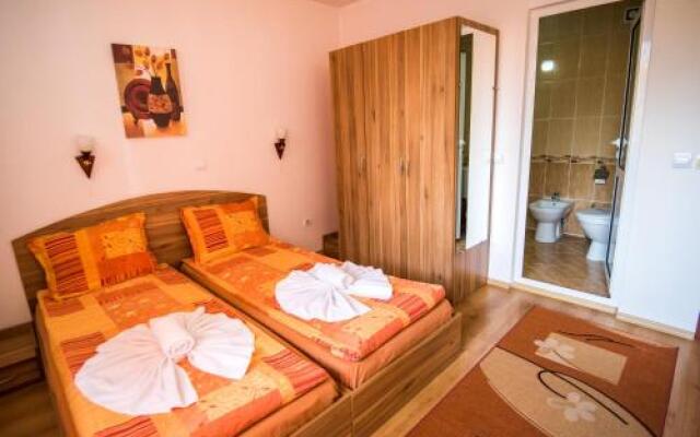 Отель Vien Guest House Банско вид на фасад
