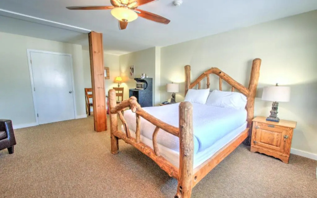 East Shore Lodging