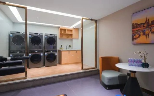 Vienna International Hotel (Shanxian Huxi Park)