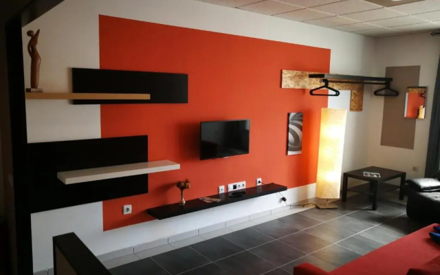 1V - Luxury Apartment Near Beach