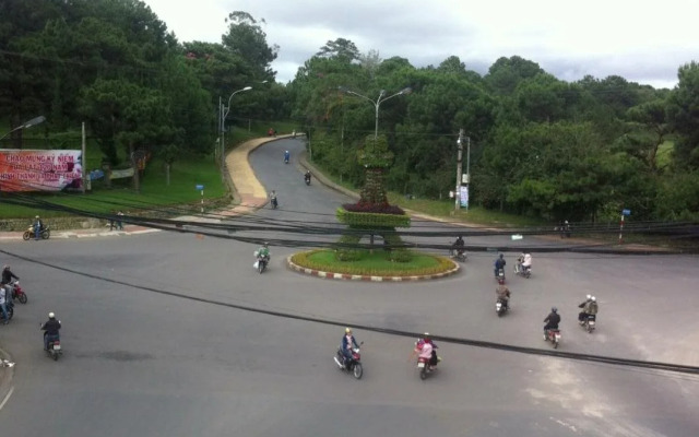 Nh Nghi Thin Hong