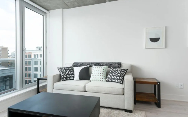 Grand 1BR in Festival Quarter by Sonder