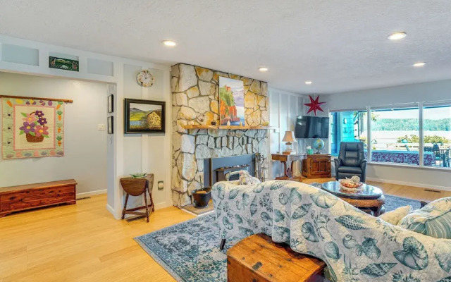 Across Water From Belfair SP: Hood Canal Cottage!