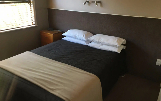 Balmoral Motel