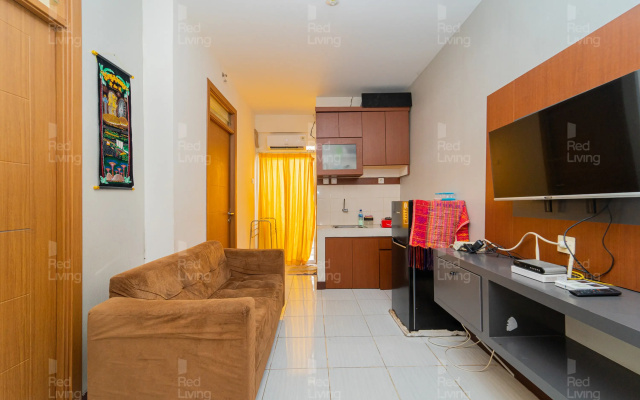 Redliving Apartemen Cinere Resort - Gold Room