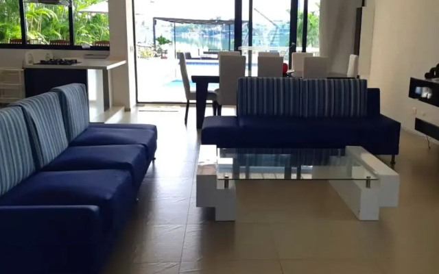 Casa Quinta en condominio Campestre el Peñon Girardot