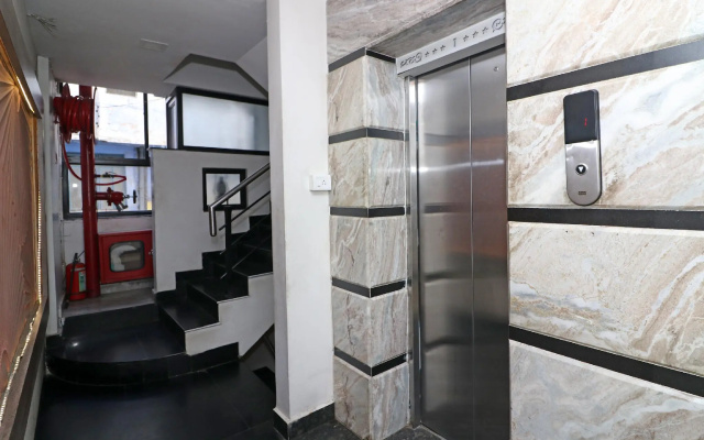 OYO Flagship 76603 Smriti Star MP Nagar