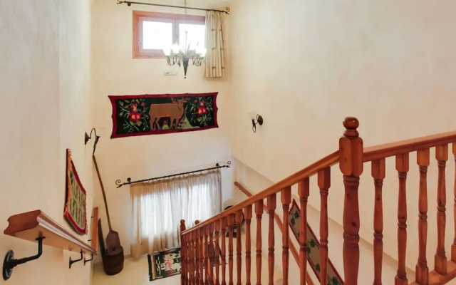 Elegant Holiday Home in Stournareika With Balcony