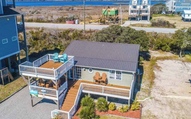 In Good Sands by Topsail Realty