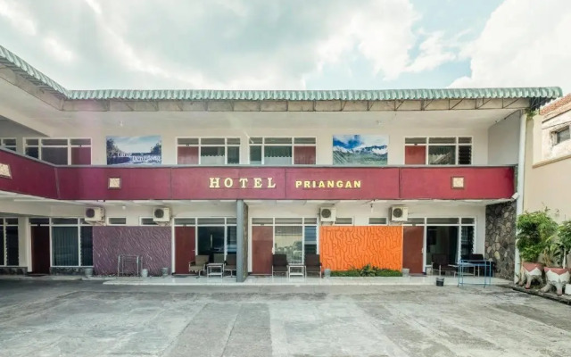Hotel Priangan by OYO Rooms