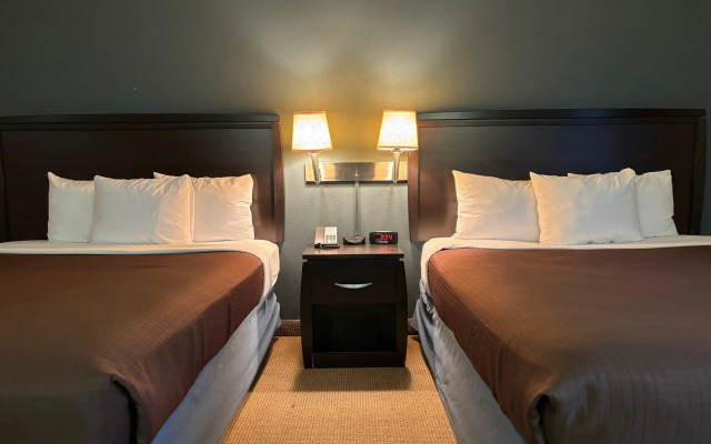 AmericInn by Wyndham Monmouth