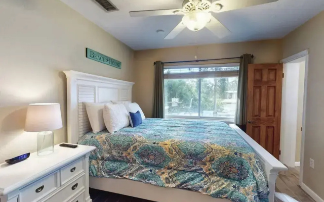 Peacock Bungalow - Left
