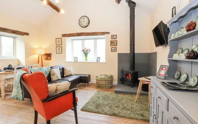 Cut Moch, Plas Moelfre Hall Barns