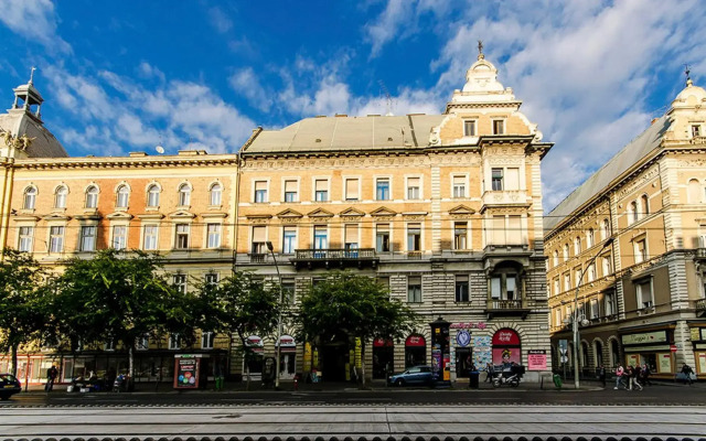 Cozy 2 Bedroom Apartment In Terez Boulevard.