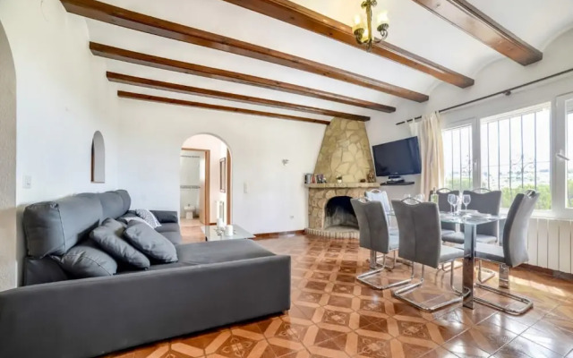 Villa - 6 Bedrooms with Pool - 105026