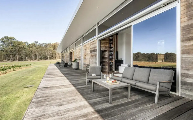 The Longhouse - Suite 3