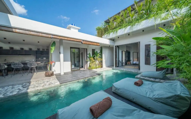Villa Wiraja 1 - Modern 4 bdr villa in Berawa