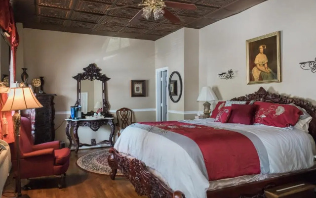 Inn At The Olde Silk Mill