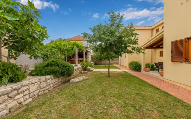Bosko - 30m From the sea With Parking - A3