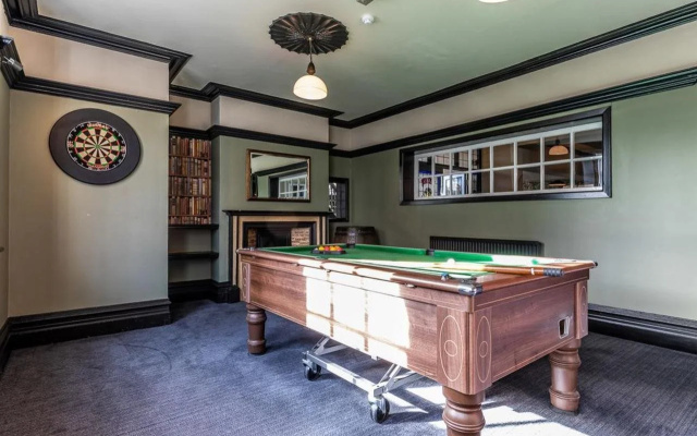 George Hotel
