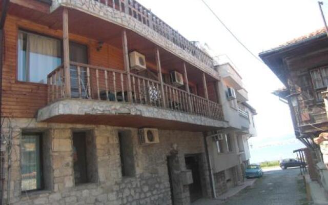 Отель Guest House Antoaneta Несебр вид на фасад